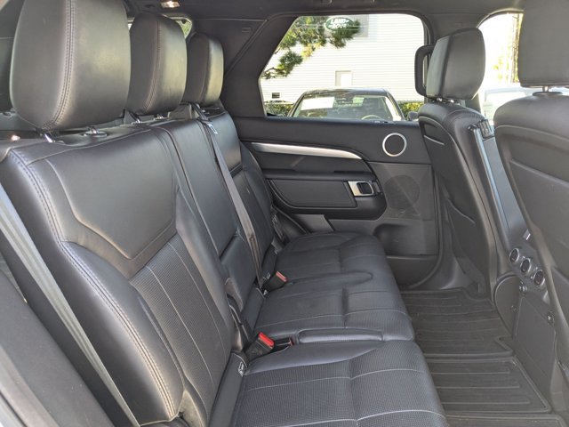Used 2020 Land Rover Discovery Landmark AWD/4WD image 16