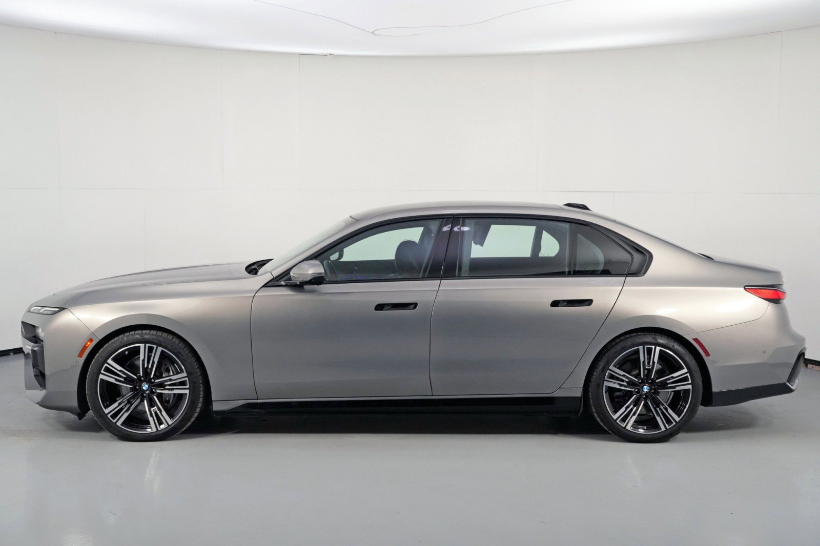 Used 2023 BMW i7 xDrive60 image 61