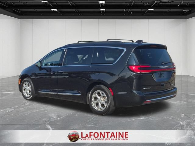 Used 2023 Chrysler Pacifica Limited FWD image 3