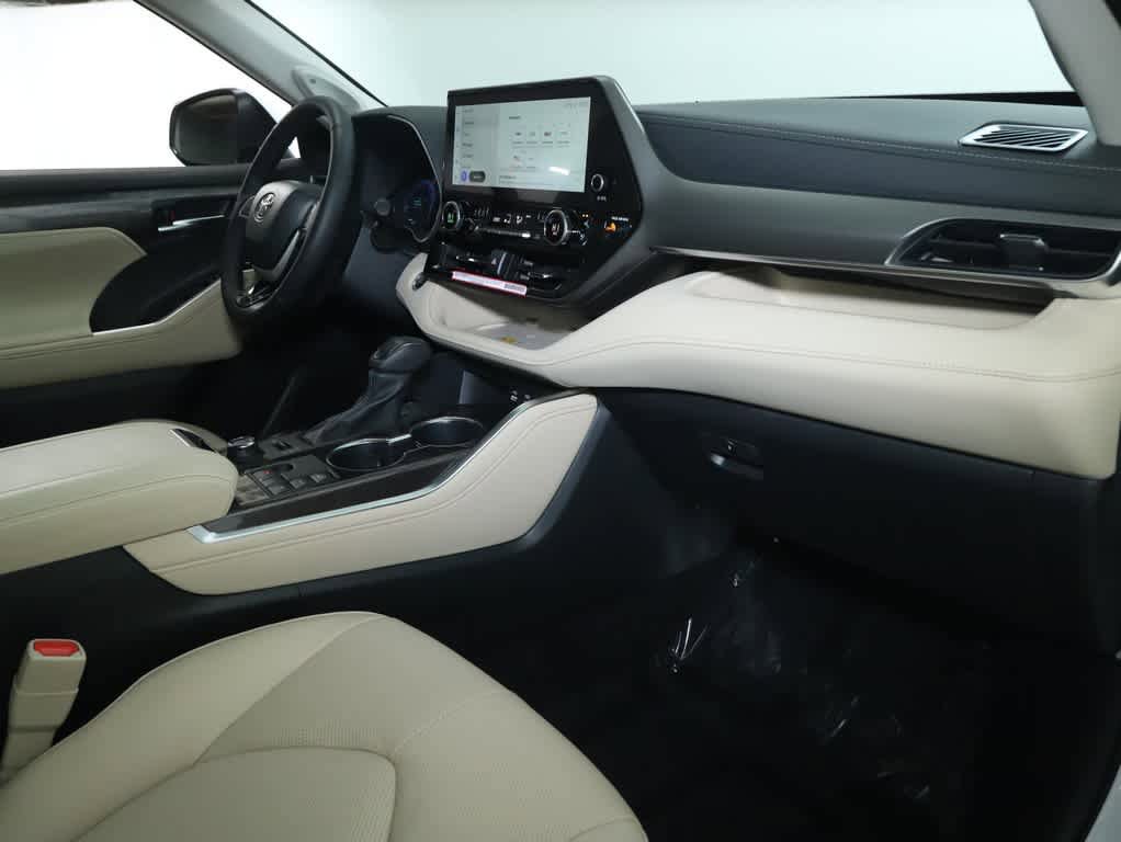 Used 2024 Toyota Highlander Limited AWD/4WD image 44