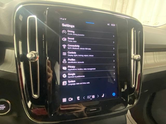 Certified 2025 Volvo XC40 B5 Core image 24