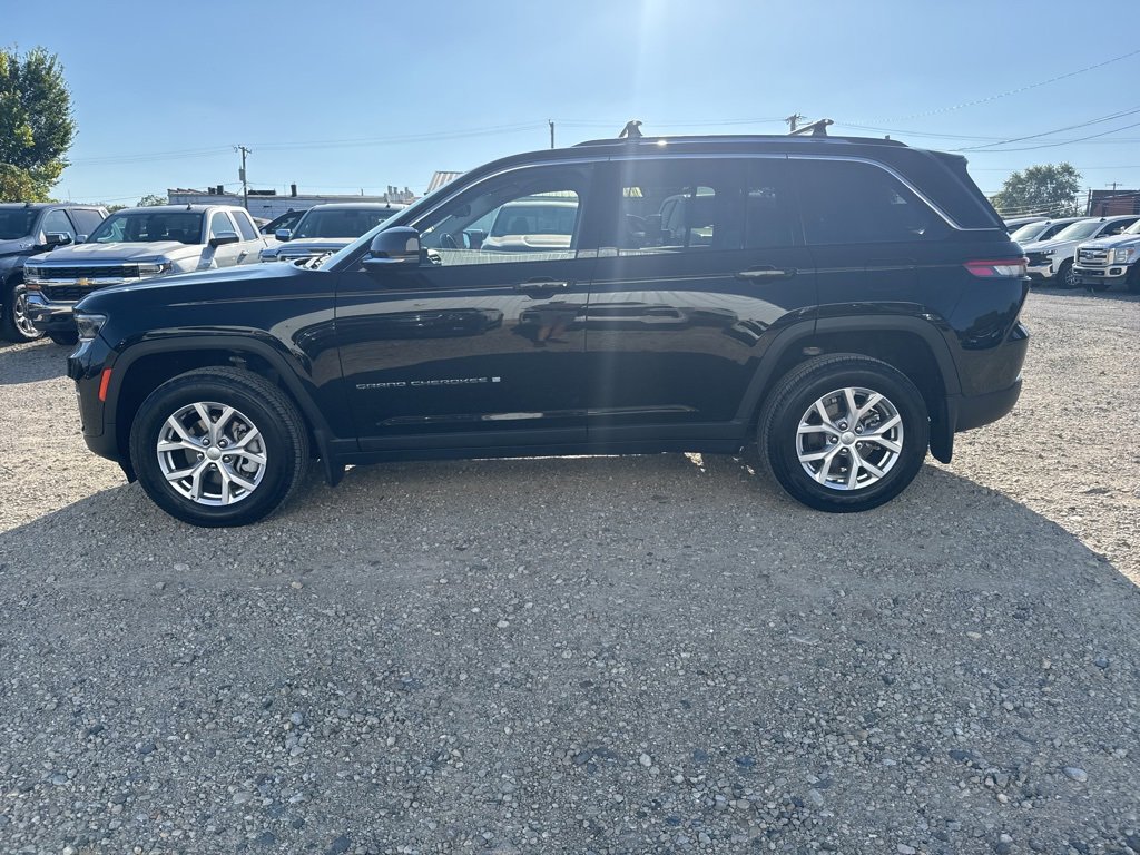 Used 2022 Jeep Grand Cherokee Limited w/ Trailer Tow Prep Group (B) image 2
