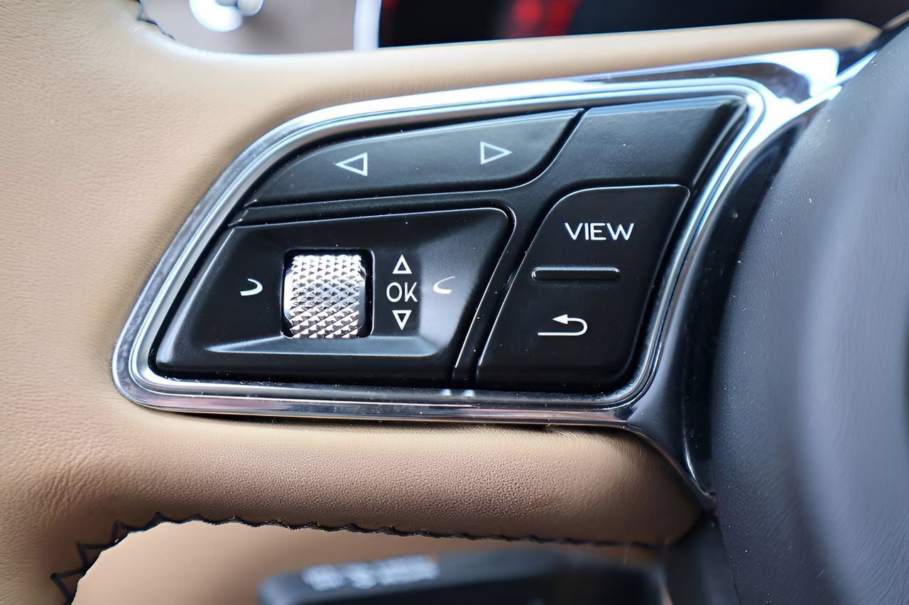 Certified 2024 Bentley Bentayga Extended Wheelbase AWD/4WD image 27
