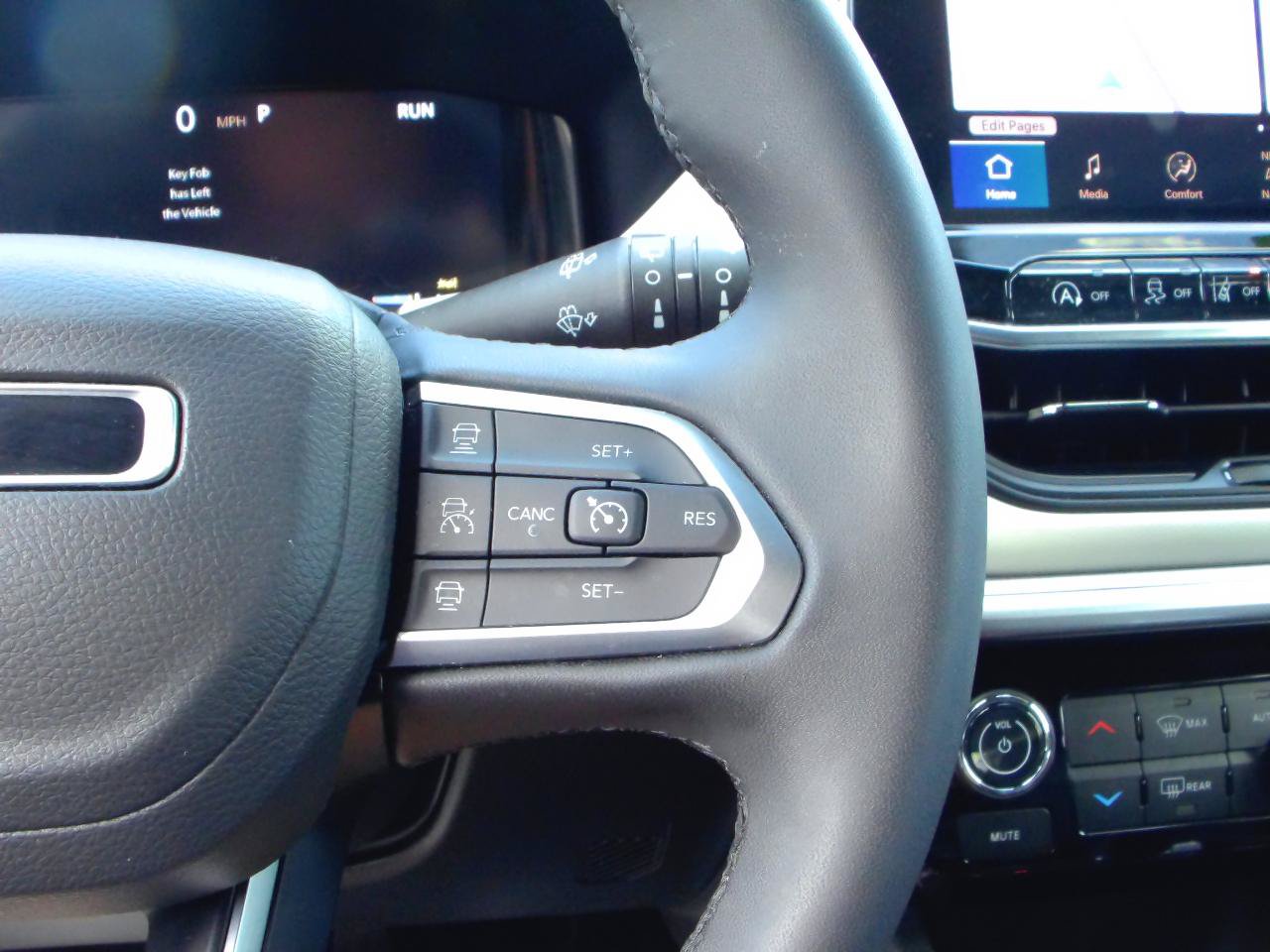 Used 2025 Jeep Compass Limited w/ Elite Group AWD/4WD image 18