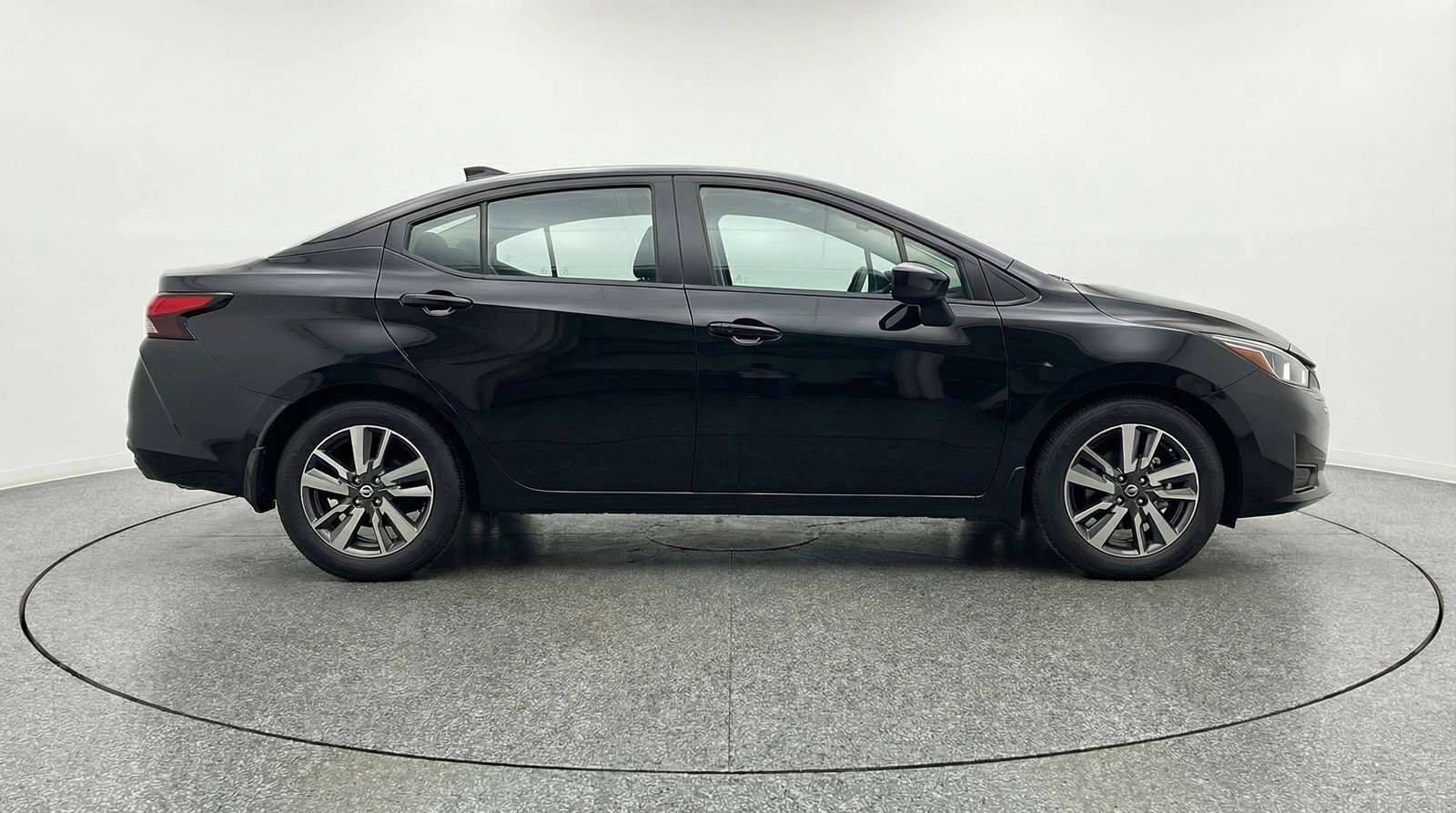 Used 2025 Nissan Versa SV image 11