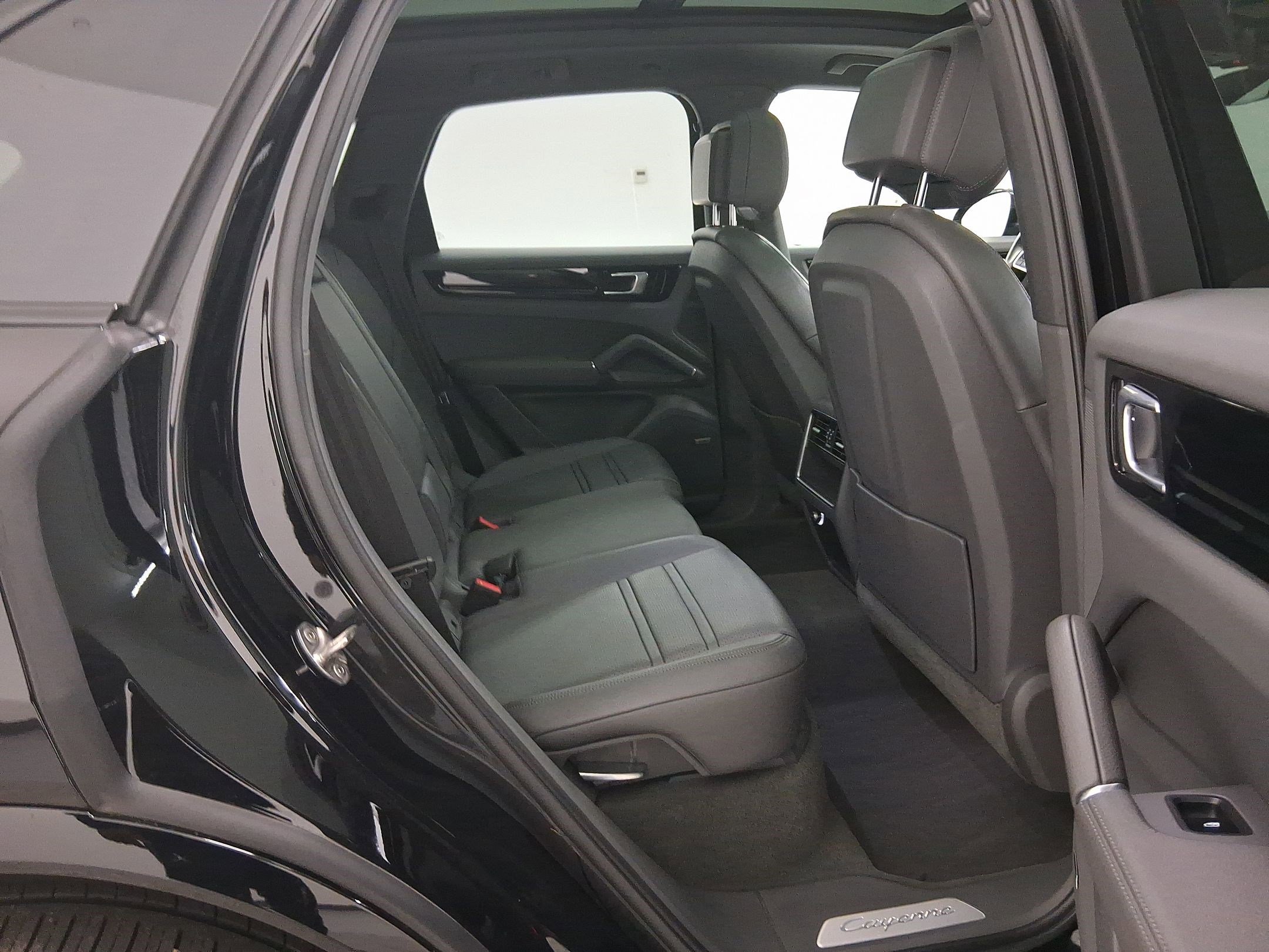 Used 2021 Porsche Cayenne image 34