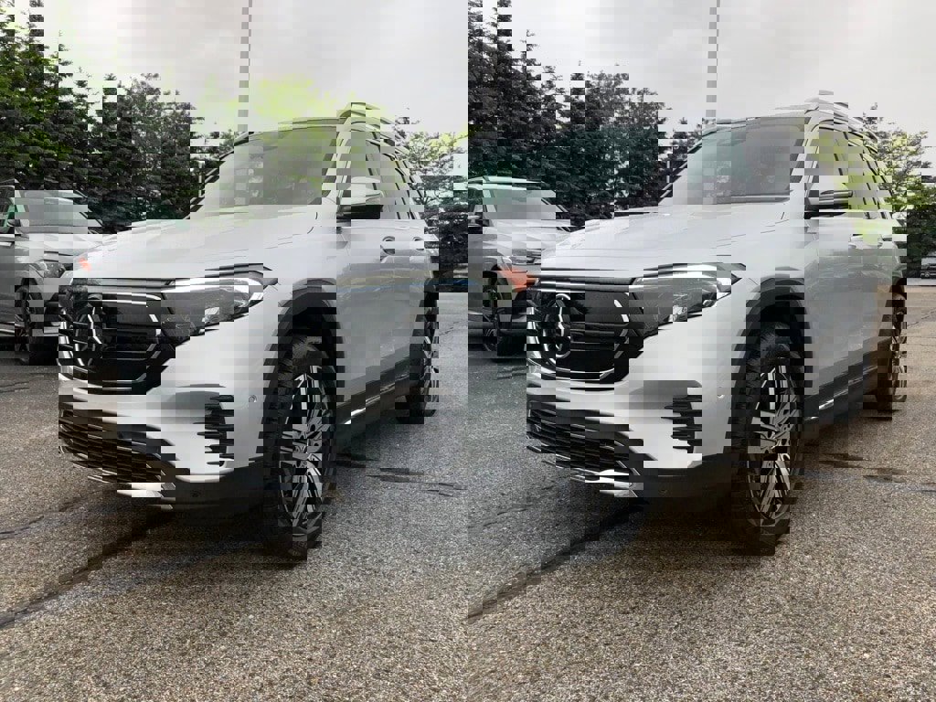 New 2023 Mercedes-Benz EQB 300 4MATIC image 3
