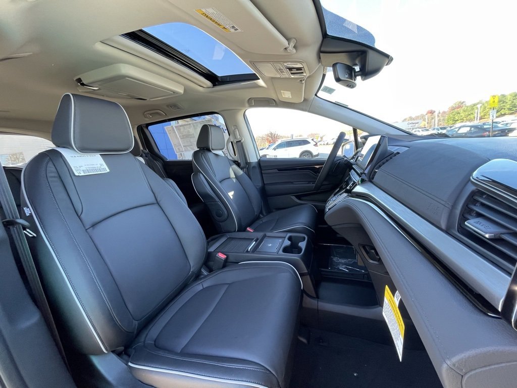 New 2026 Honda Odyssey Touring image 11