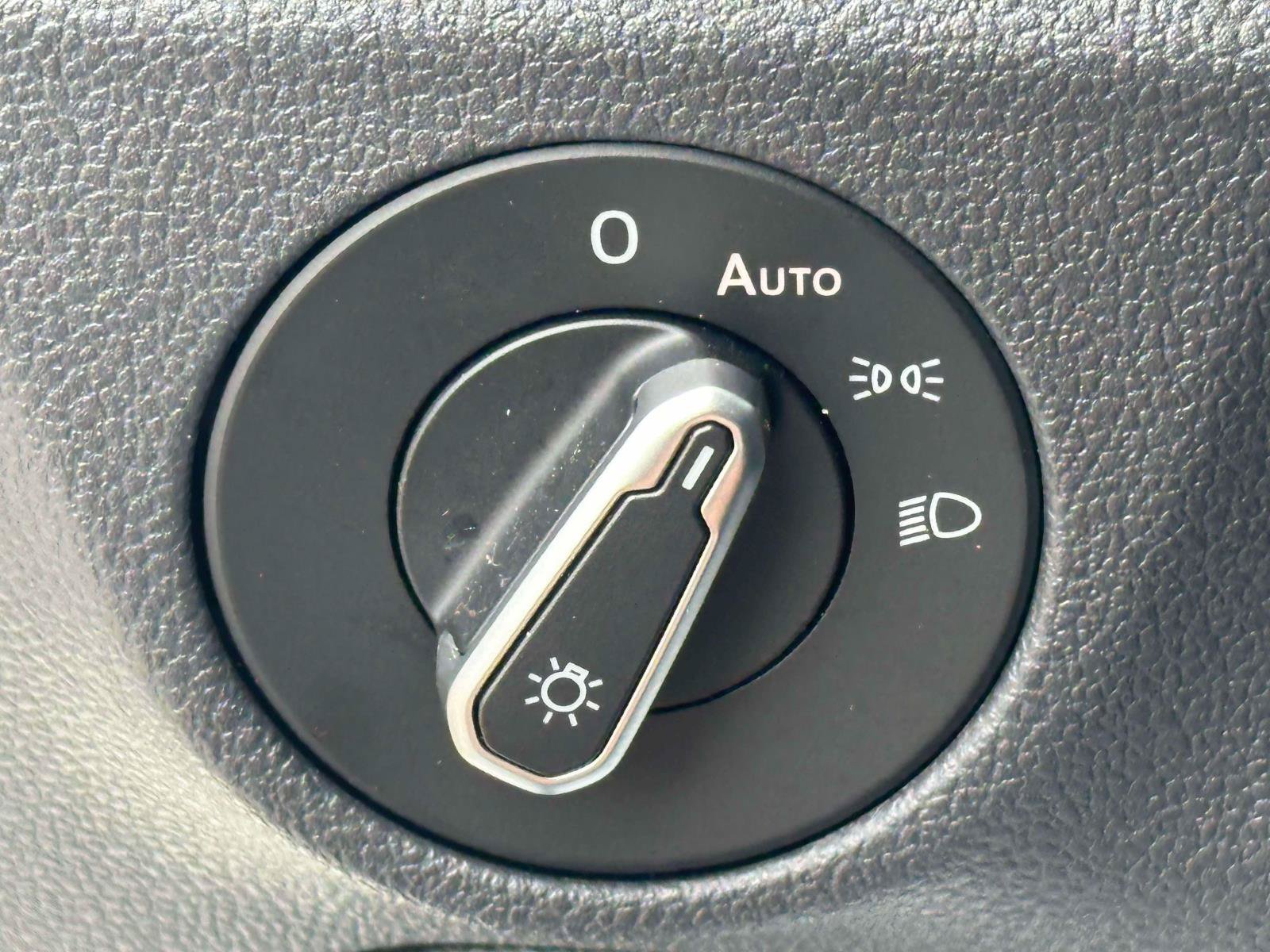 Used 2024 Volkswagen Jetta SE w/ Panoramic Sunroof Package FWD image 19