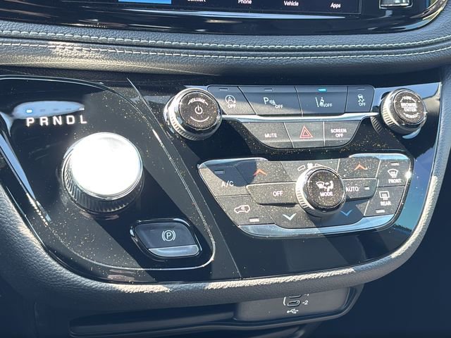 New 2026 Chrysler Pacifica Select image 32