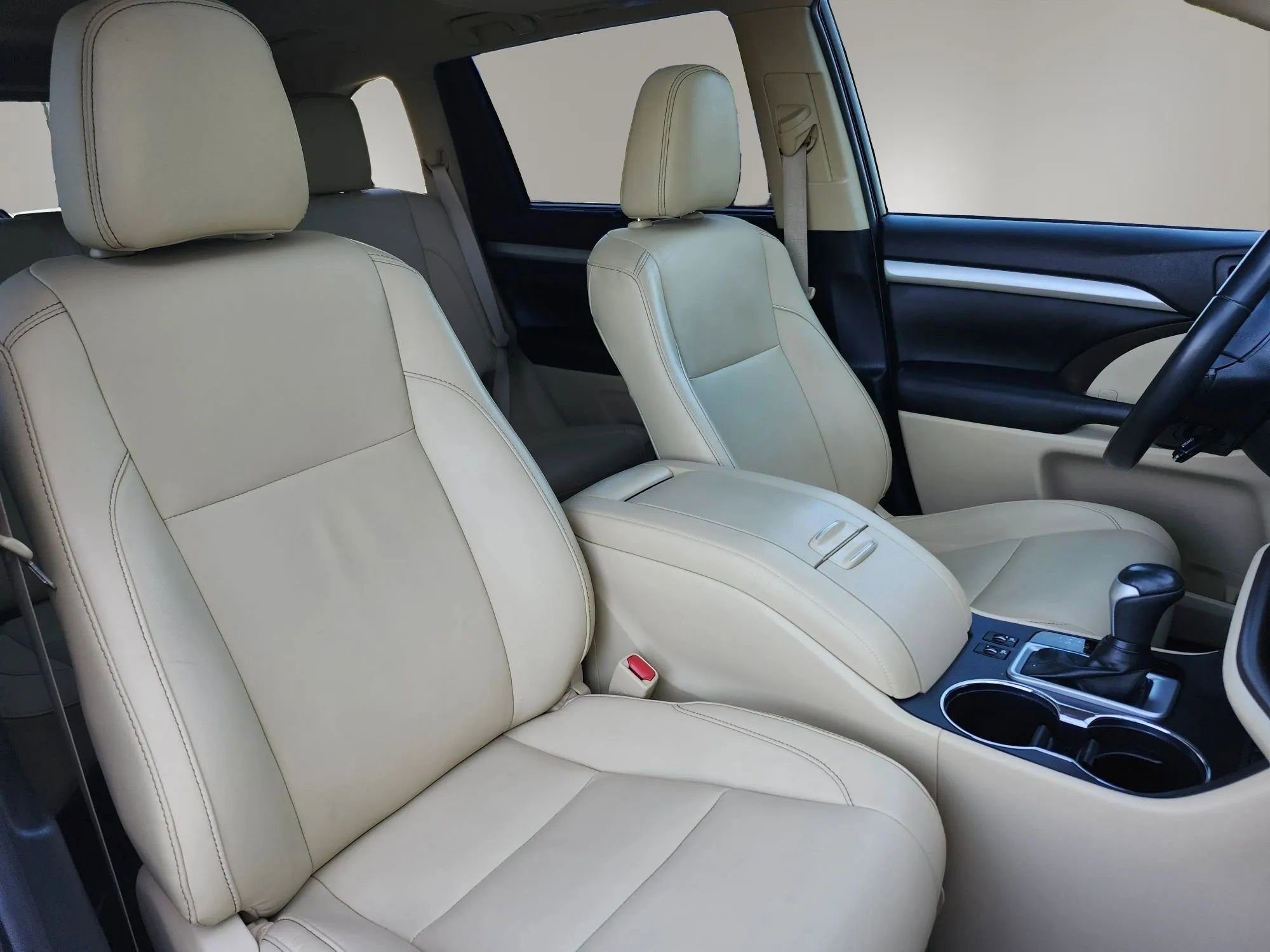 Used 2019 Toyota Highlander XLE AWD/4WD image 24