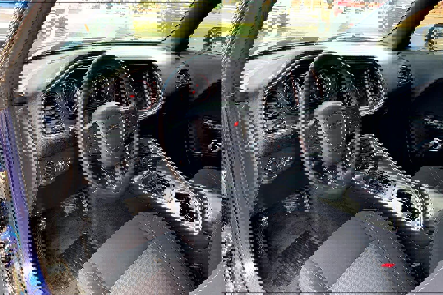 Used 2016 Dodge Challenger SXT image 18