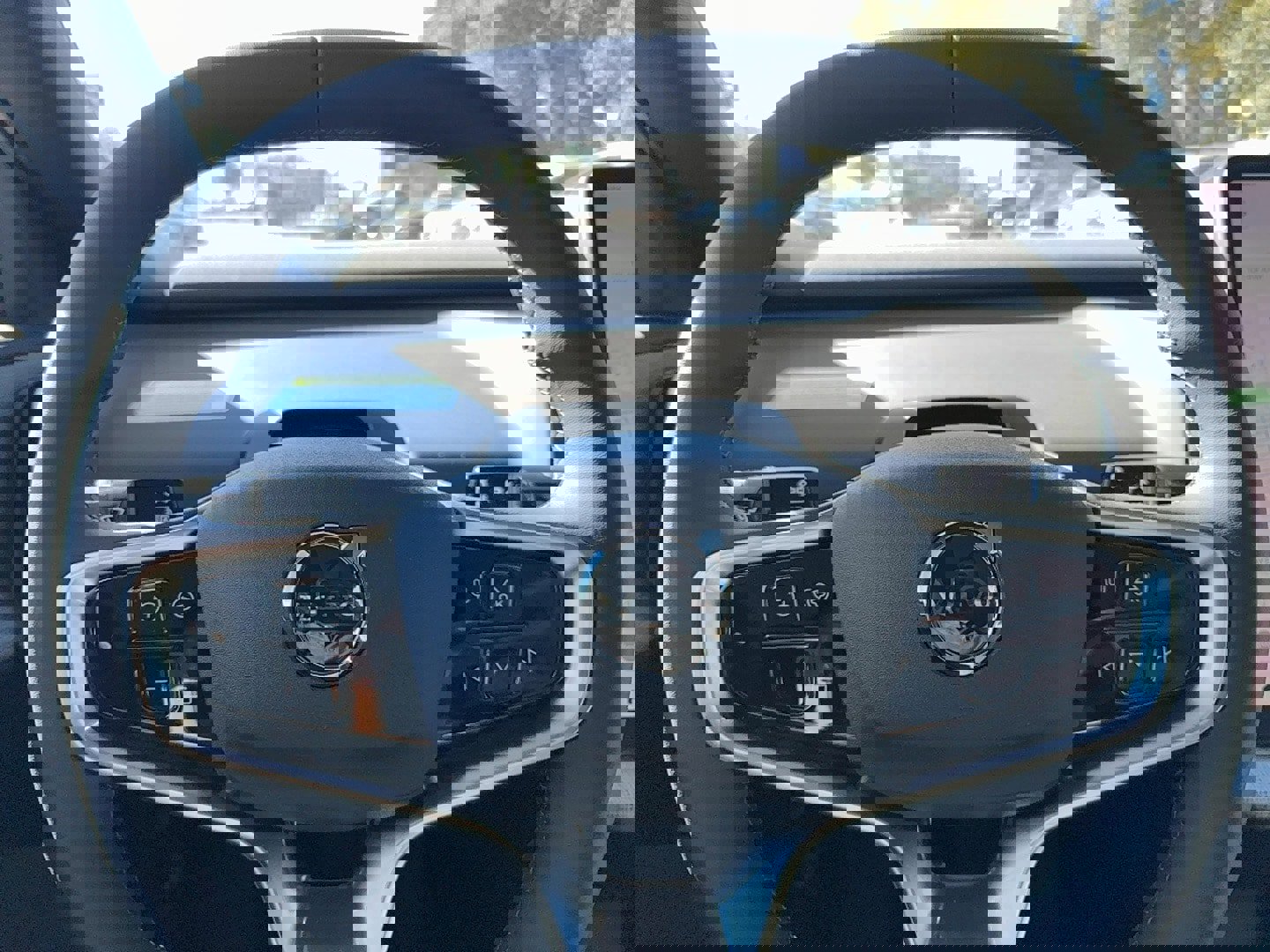 New 2026 Volvo EX30 Plus w/ Protection Package Premier image 18