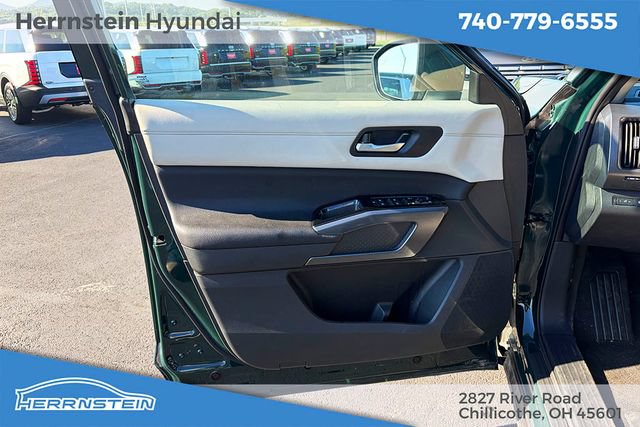 Used 2024 Nissan Pathfinder SL w/ Black Appearance Package AWD/4WD image 14