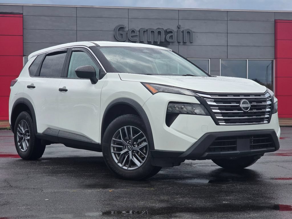 Used 2024 Nissan Rogue S AWD/4WD image 2