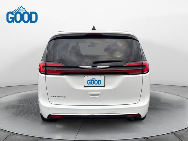 Used 2024 Chrysler Pacifica Touring image 4