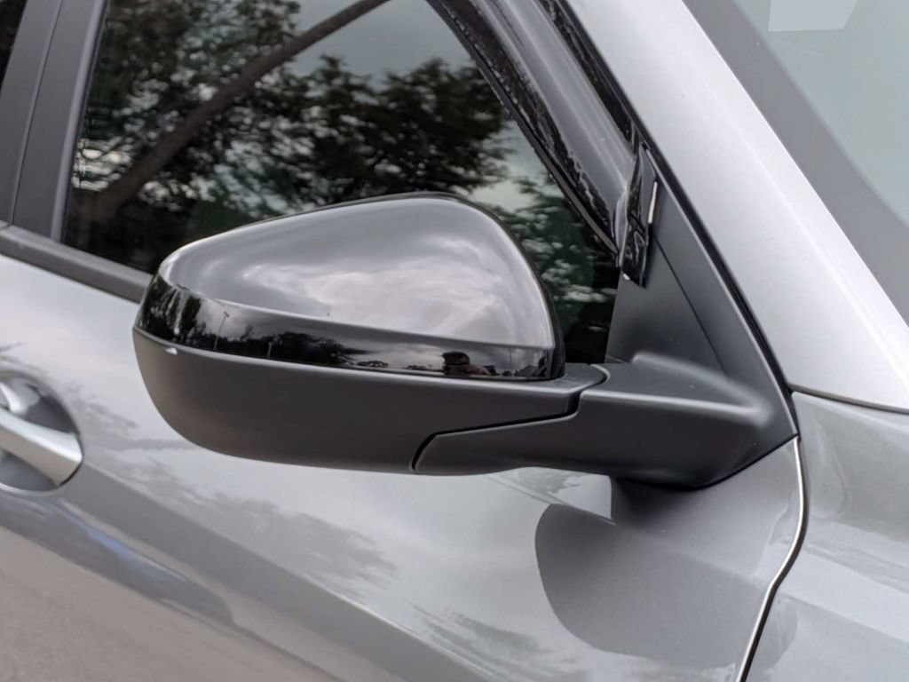 Used 2025 Chevrolet Trax RS w/ Sunroof Package FWD image 10
