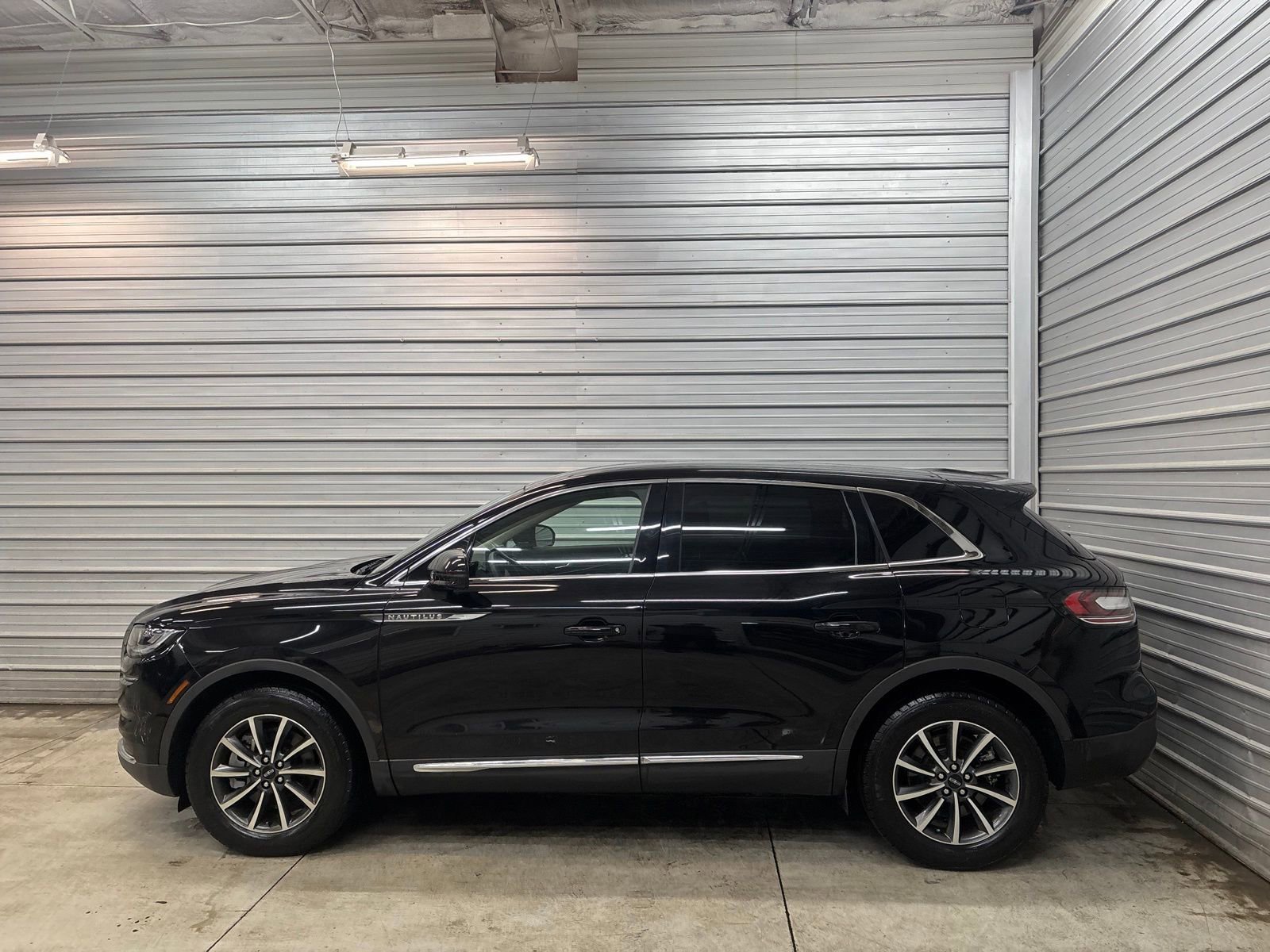 Used 2022 Lincoln Nautilus AWD image 6