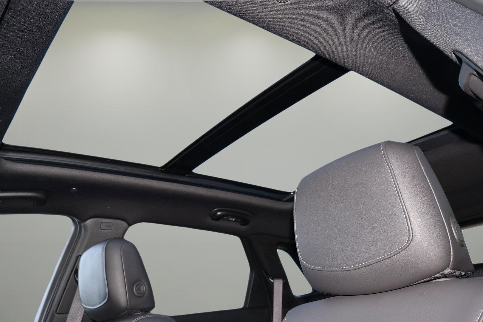 Certified 2025 Cadillac XT5 Premium Luxury image 28