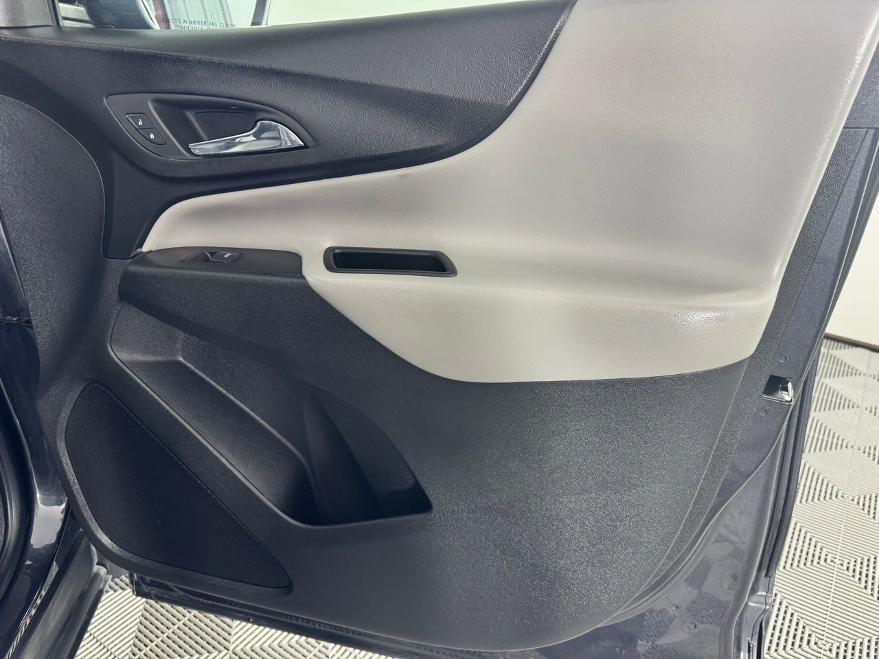 Used 2022 Chevrolet Equinox LS image 40