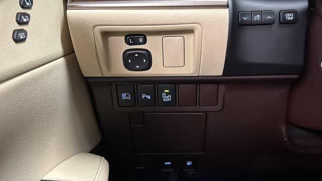 Used 2016 Lexus ES 350 w/ Luxury Package w/Wood Trim FWD image 16
