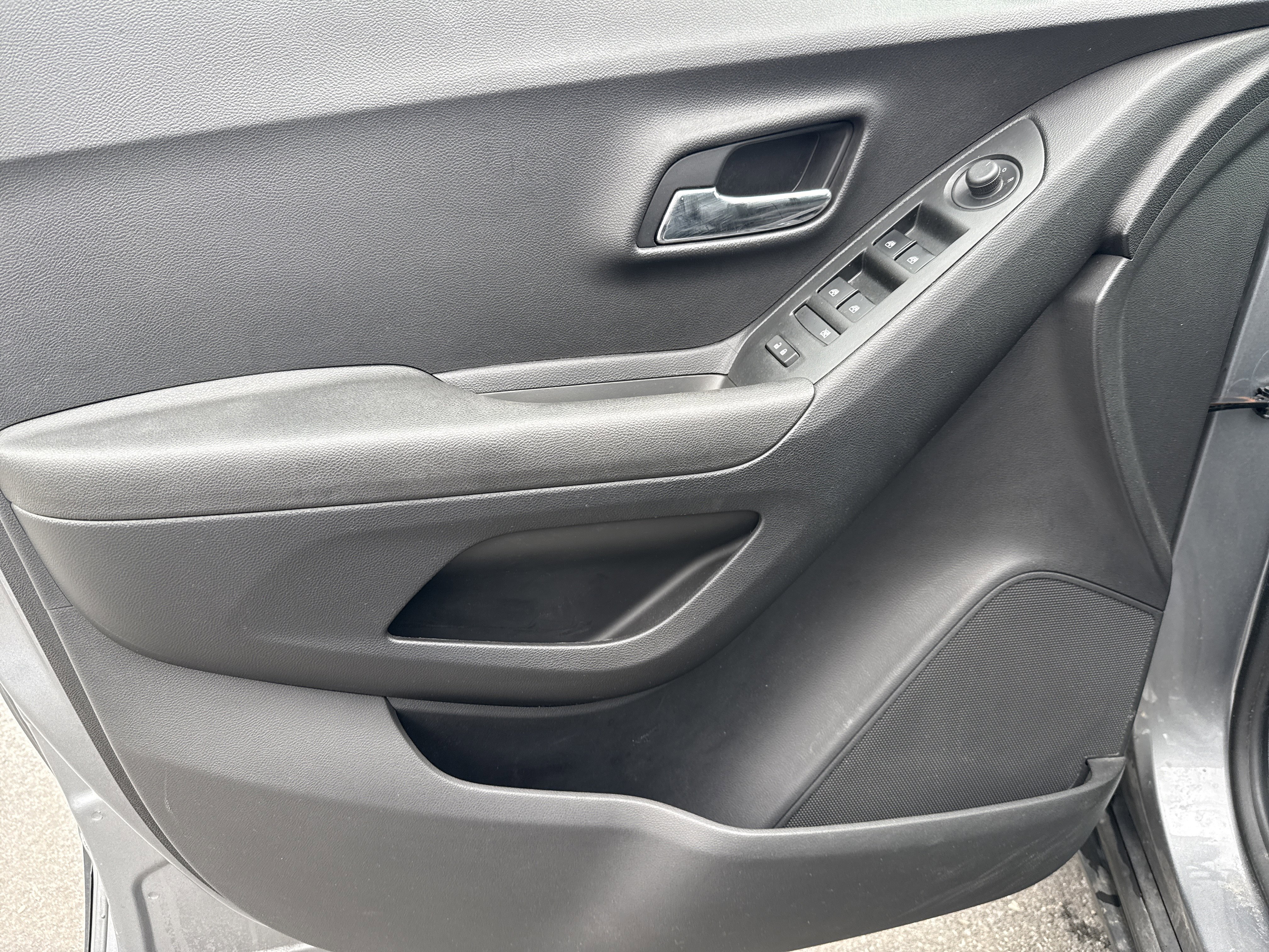 Used 2020 Chevrolet Trax LS w/ Tint and Cruise Package image 15