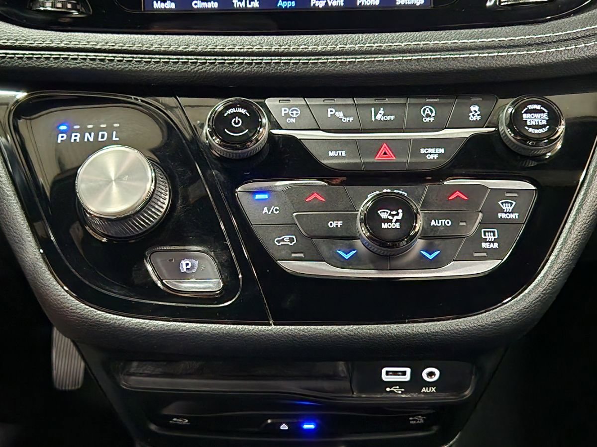 Used 2020 Chrysler Pacifica Limited w/ Advanced Safetytec Group image 39