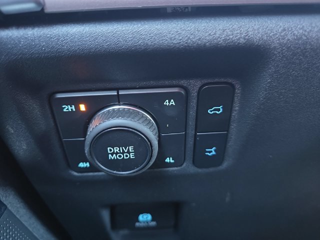Used 2025 Ford Expedition Active AWD/4WD image 28
