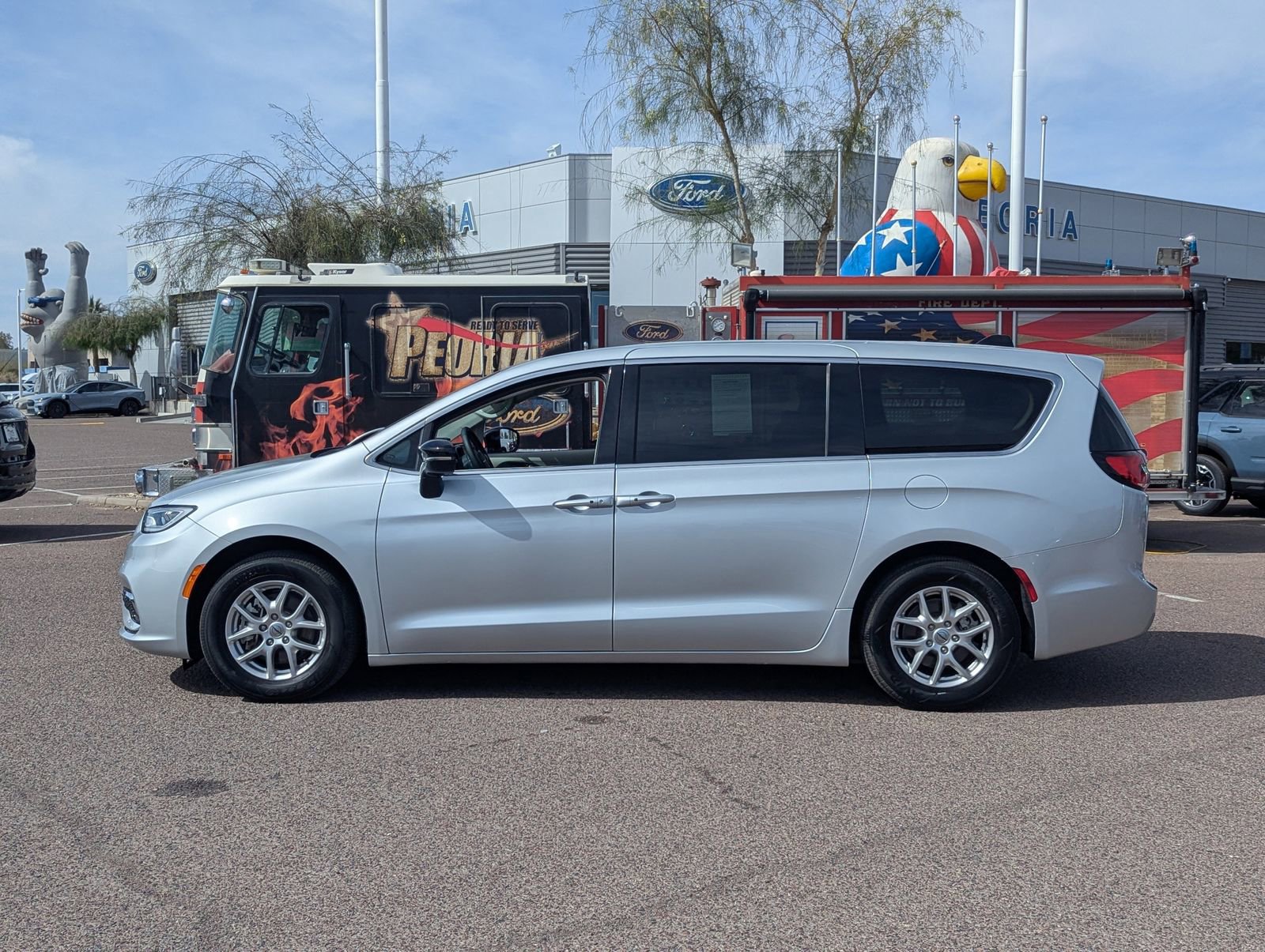 Used 2024 Chrysler Pacifica Touring-L image 26