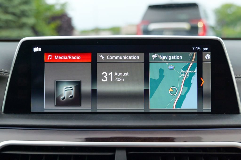 Used 2018 BMW 740i xDrive AWD/4WD image 58