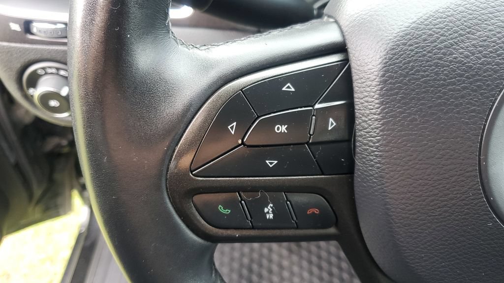 Used 2019 Jeep Cherokee Trailhawk w/ Cold Weather Group AWD/4WD image 11