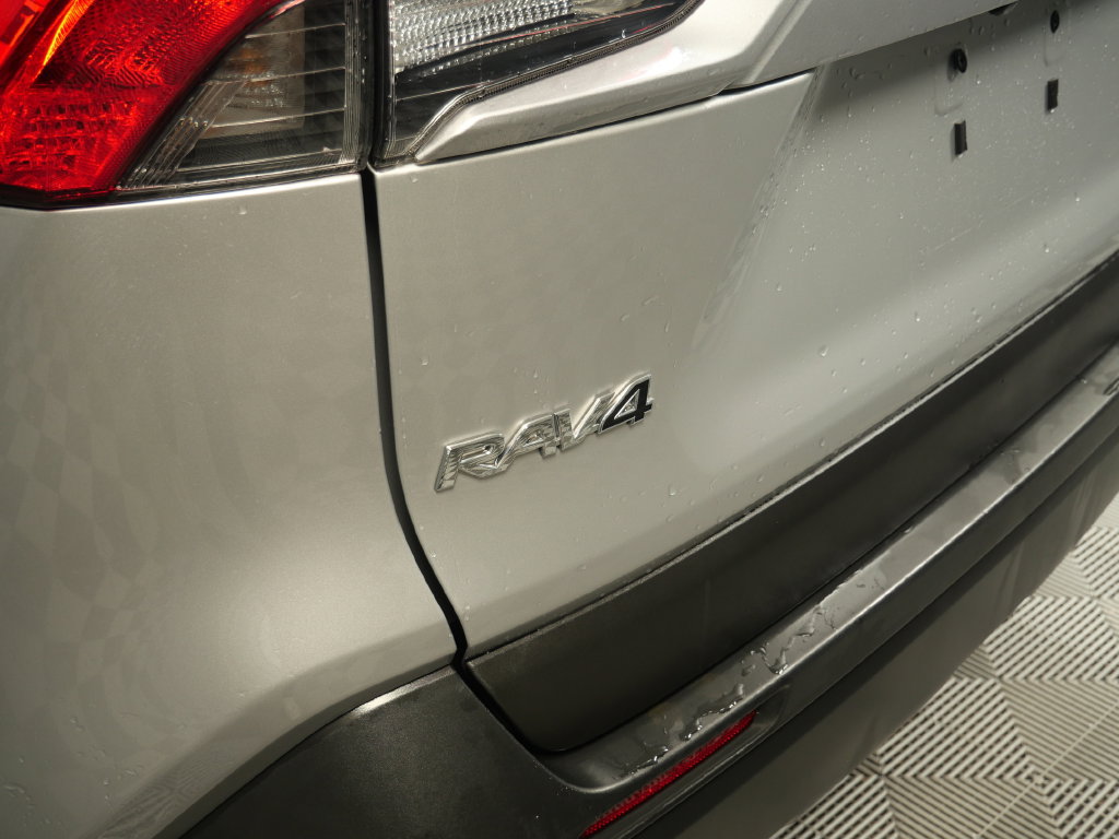Used 2025 Toyota RAV4 LE AWD/4WD image 9