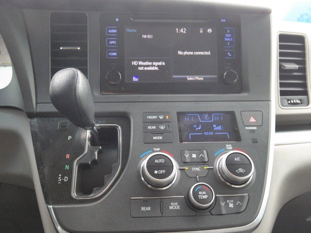 Used 2015 Toyota Sienna LE FWD image 20