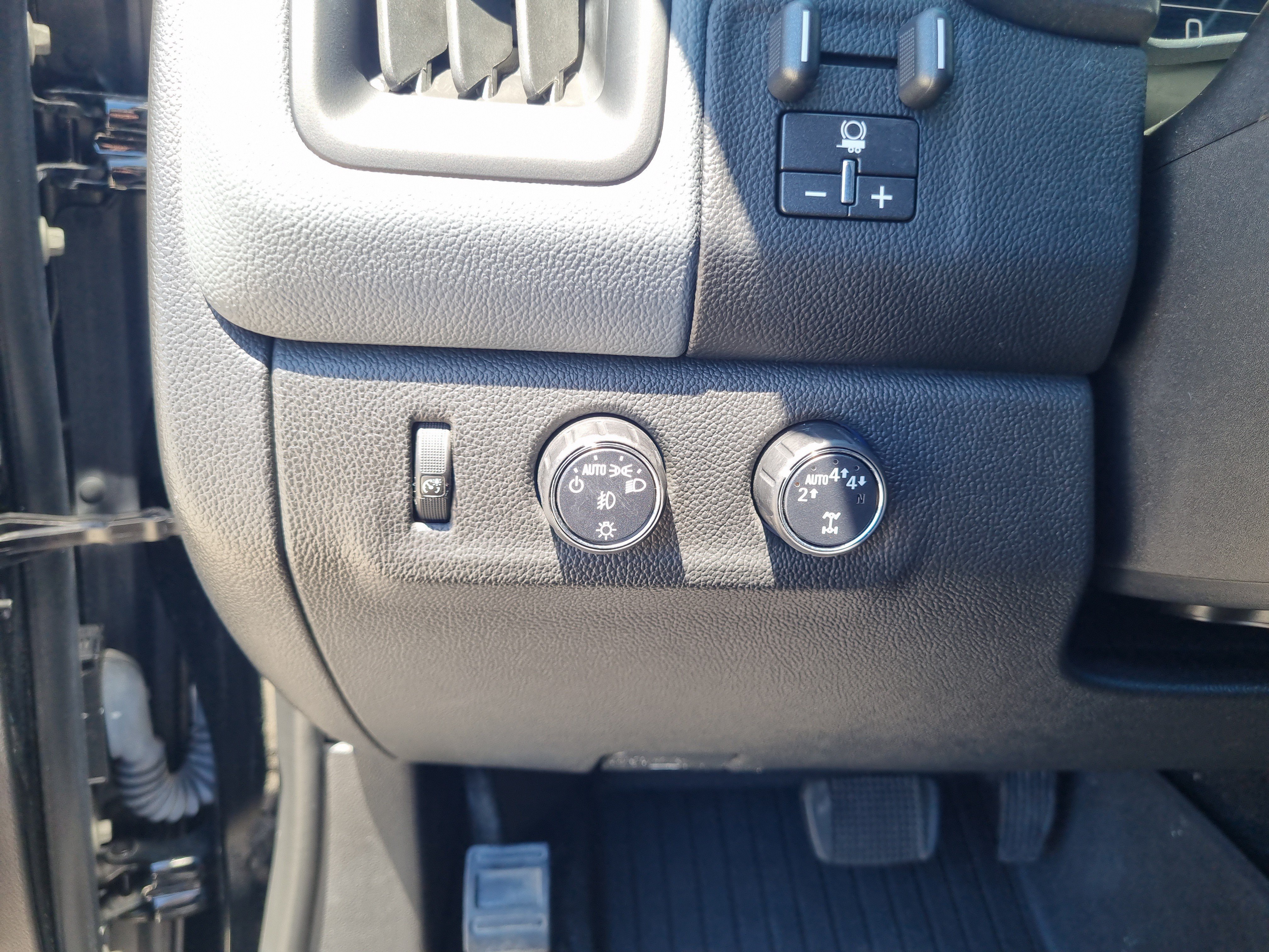 Used 2018 Chevrolet Colorado Z71 w/ Z71 Midnight Edition AWD/4WD image 21