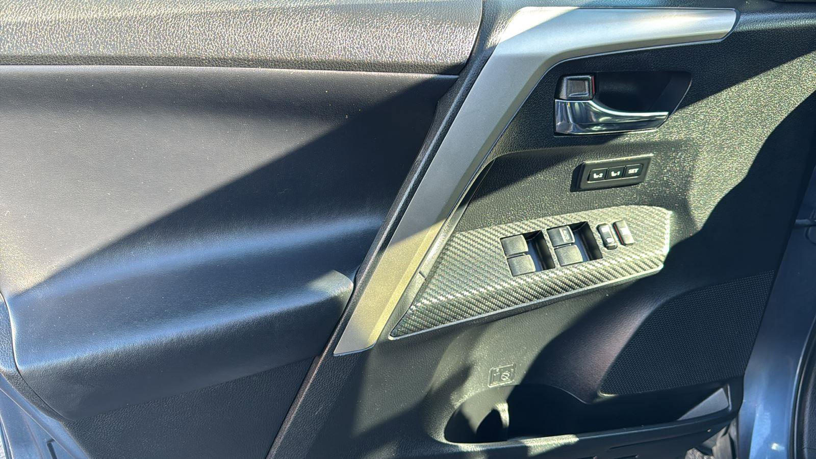 Used 2014 Toyota RAV4 Limited image 10