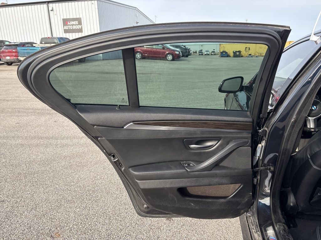Used 2016 BMW 550i Sedan image 19