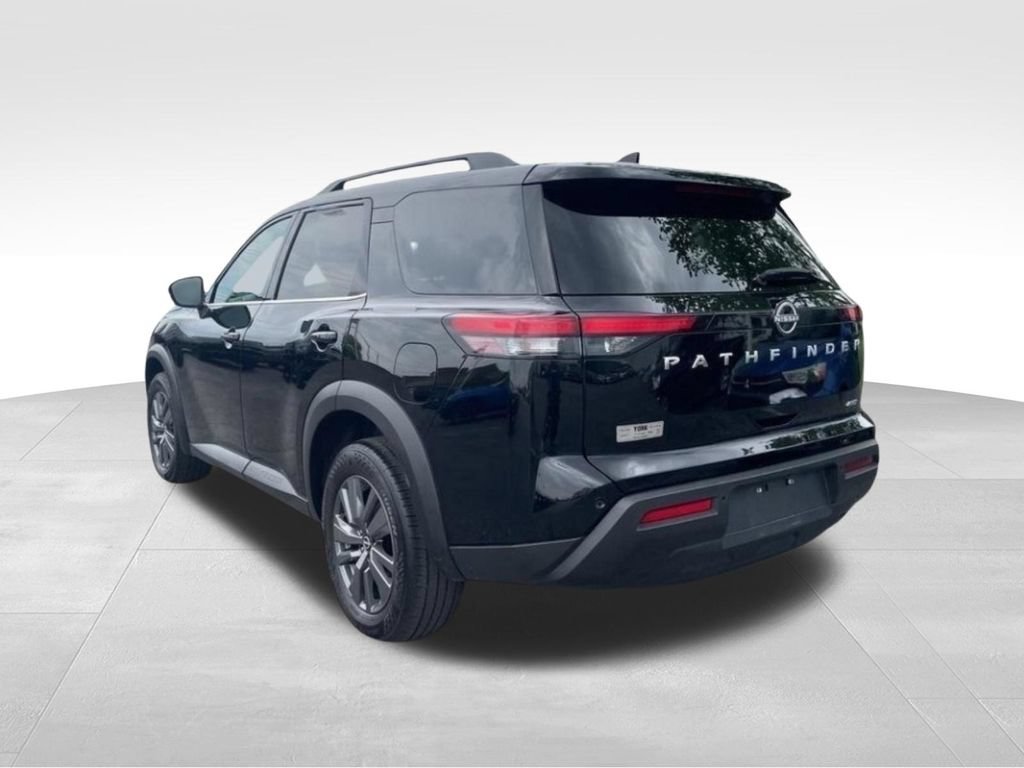 Used 2025 Nissan Pathfinder SV AWD/4WD image 3