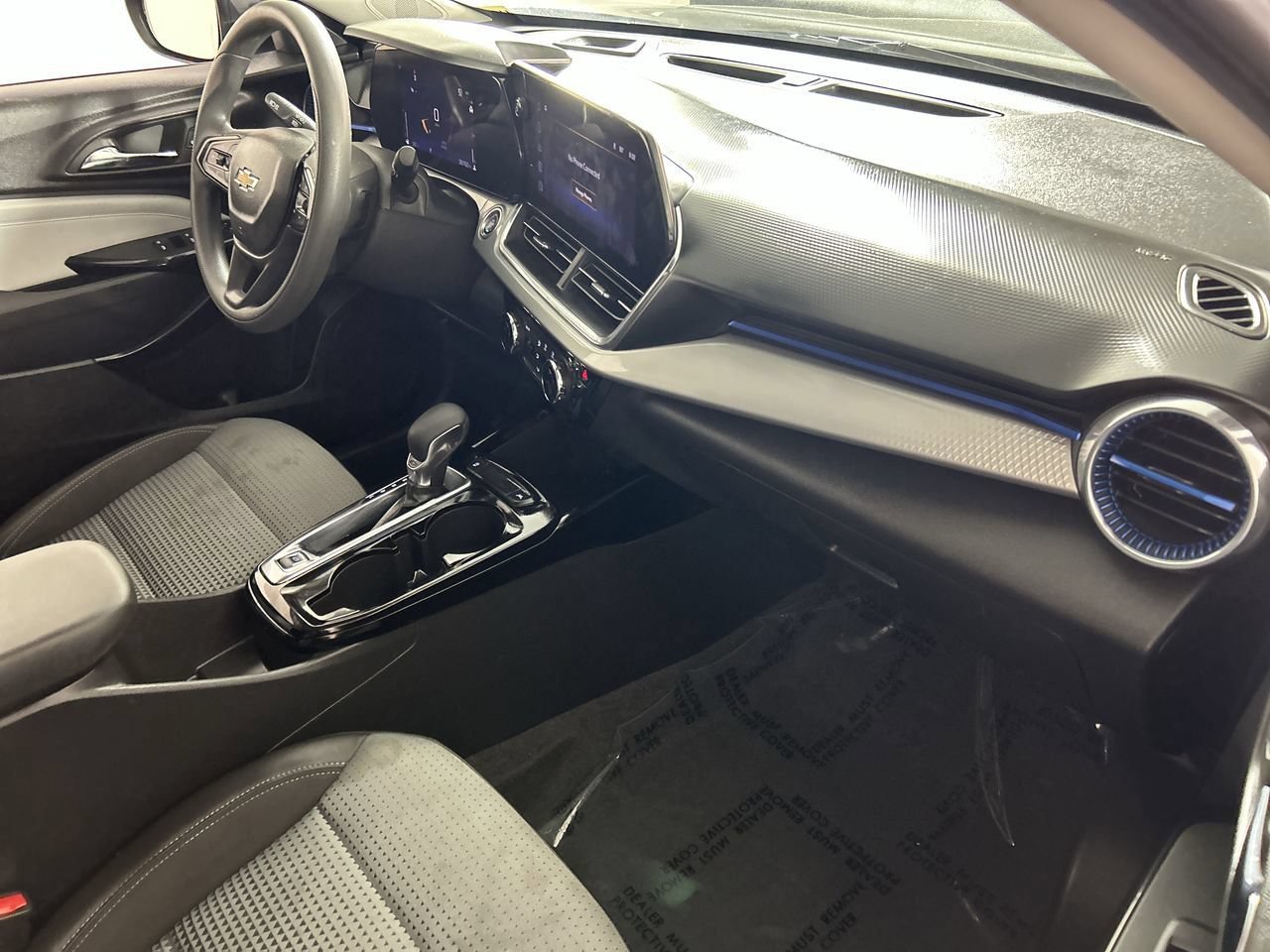 Used 2025 Chevrolet Trax LT FWD image 27