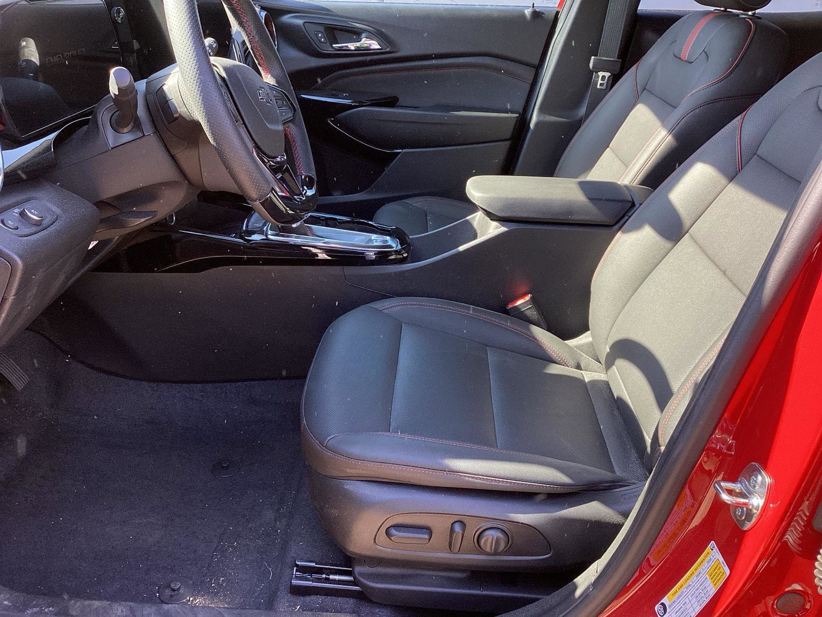 Used 2026 Chevrolet Trax RS w/ Sunroof Package FWD image 10