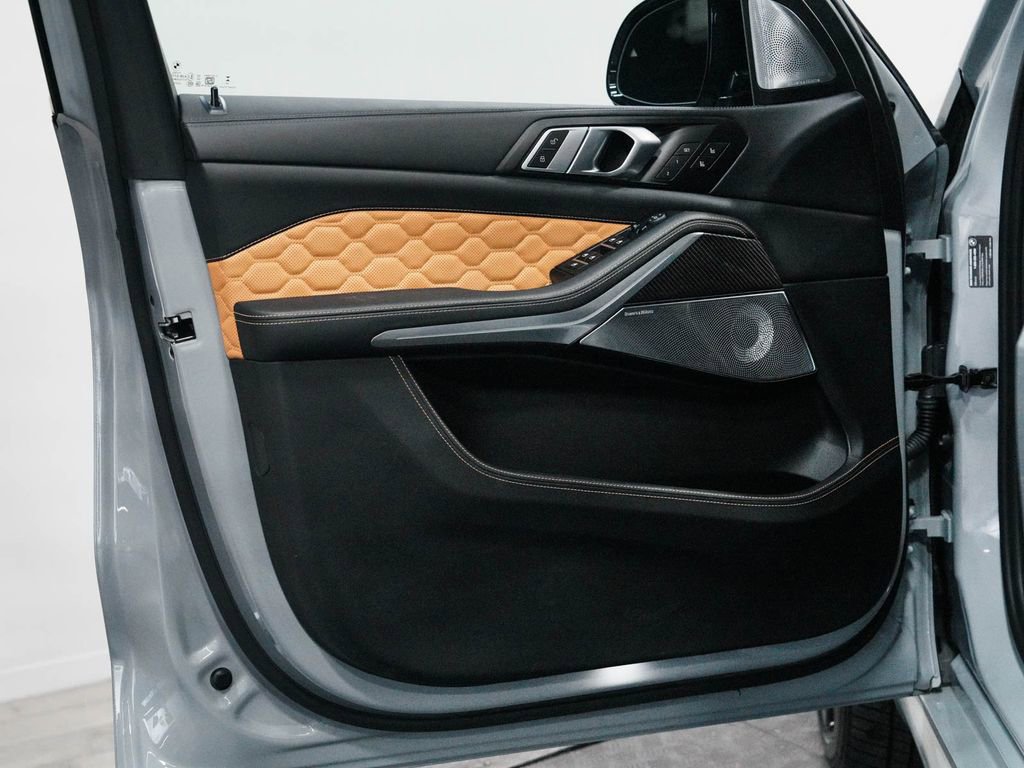 Used 2025 BMW X5 M Competition w/ Executive Package image 11