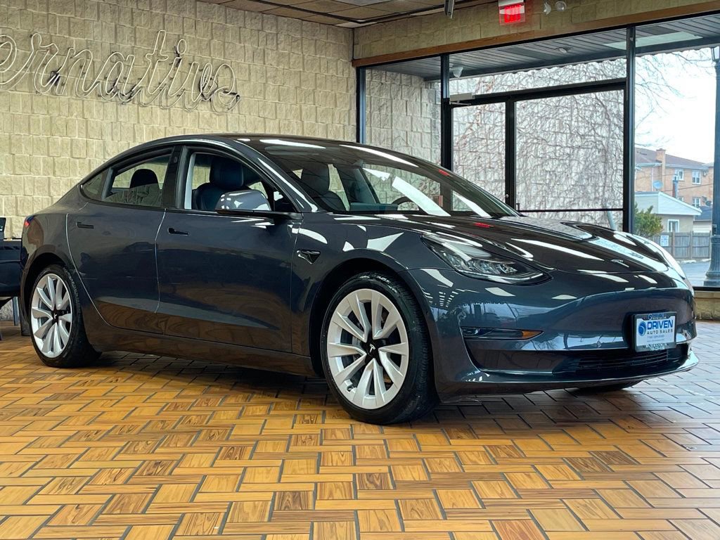 Used 2021 Tesla Model 3 Standard Range Plus image 8
