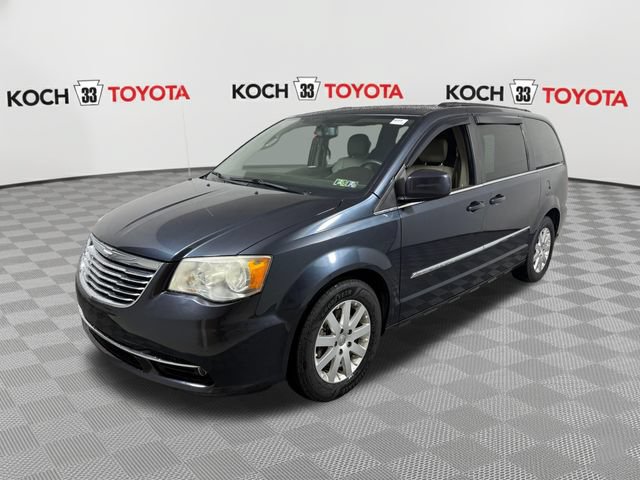Used 2014 Chrysler Town & Country Touring FWD image 3