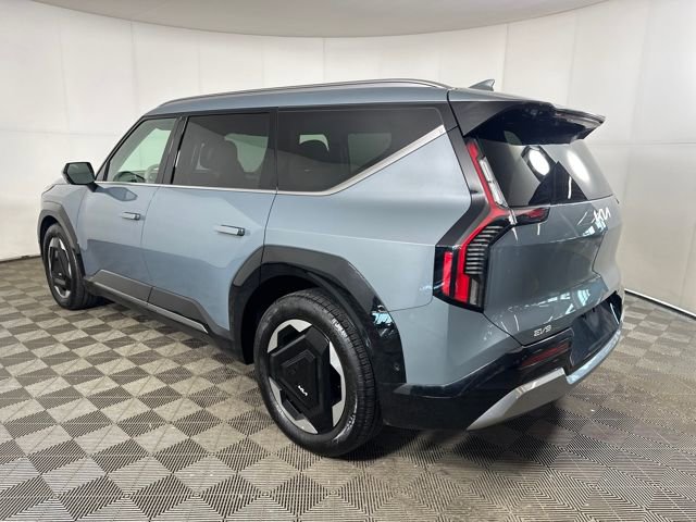 Used 2024 Kia EV9 Land image 5