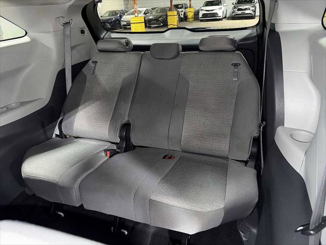 Certified 2021 Toyota Sienna LE FWD image 18
