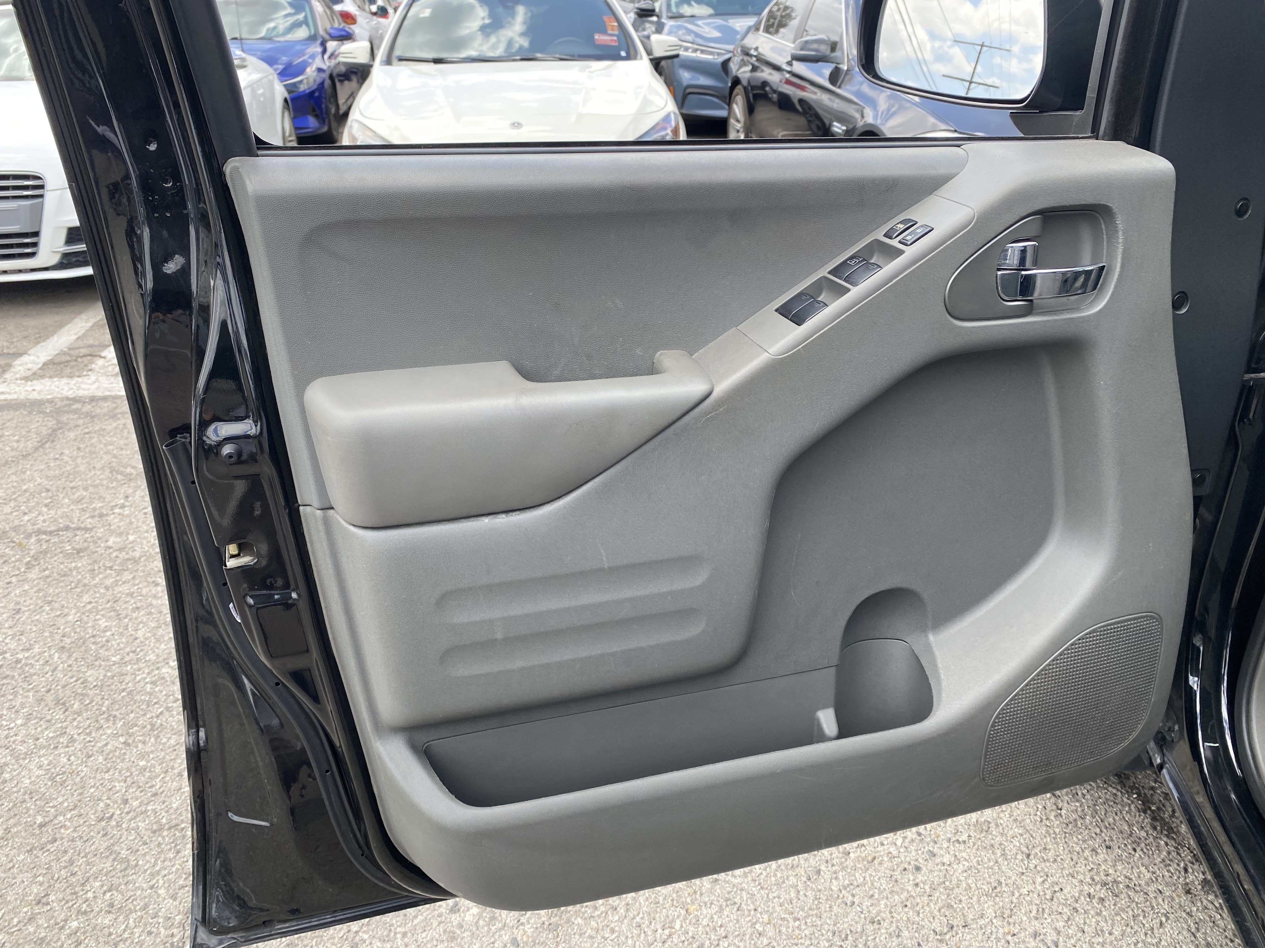 Used 2020 Nissan Frontier SV RWD image 11