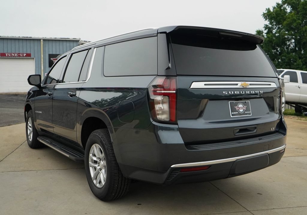 Used 2021 Chevrolet Suburban LT RWD image 4