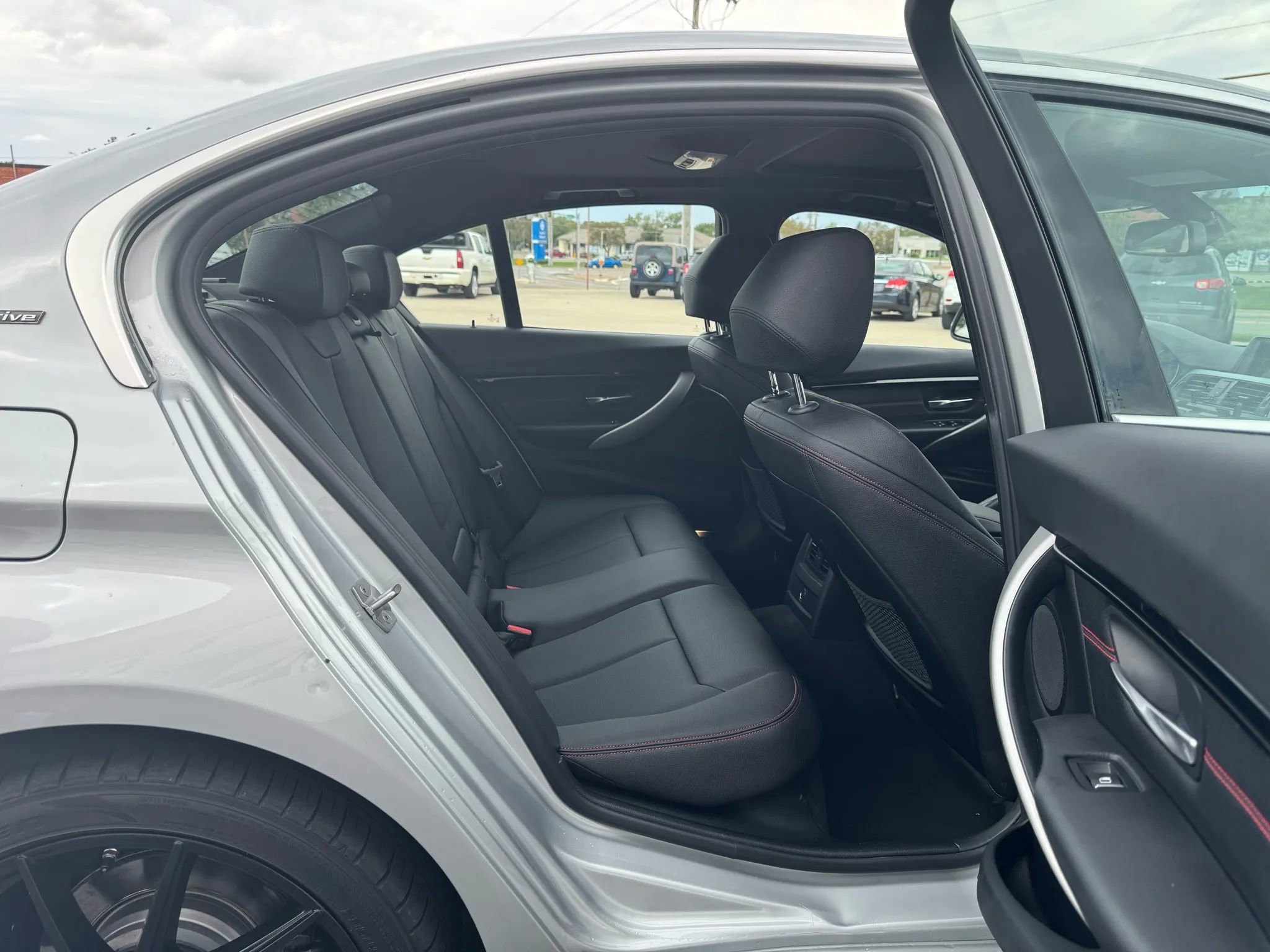 Used 2017 BMW 330e image 23