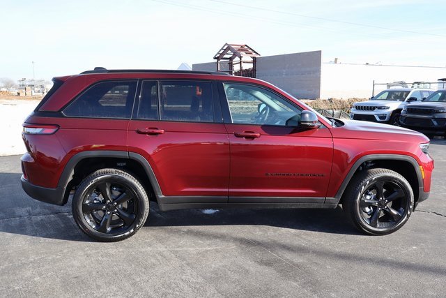 New 2025 Jeep Grand Cherokee Limited image 3