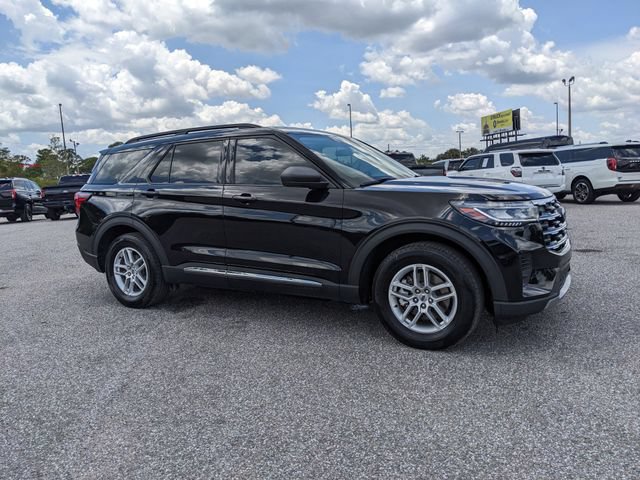 Used 2025 Ford Explorer Active RWD image 2
