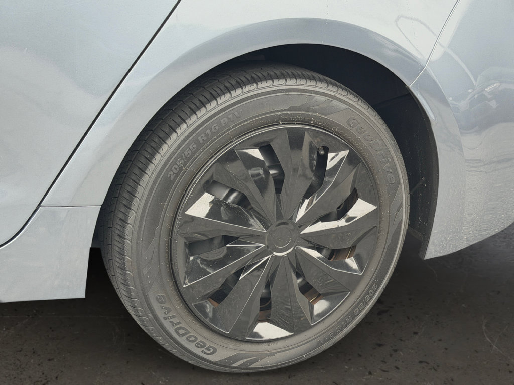 Used 2021 Toyota Corolla LE w/ Carpet Mat Package (TMS) FWD image 27